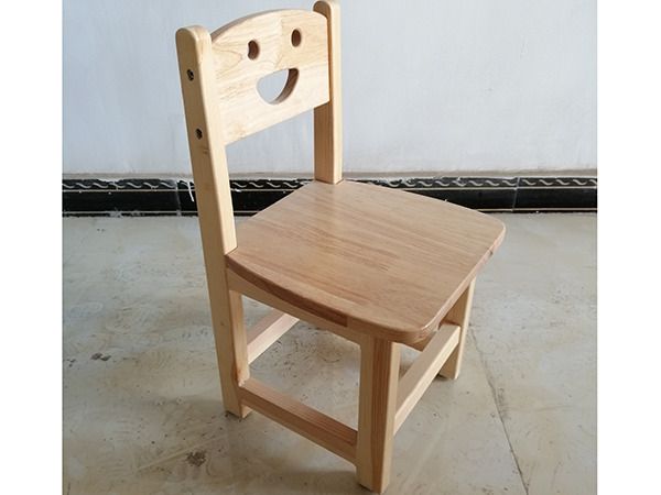 橡木笑臉椅